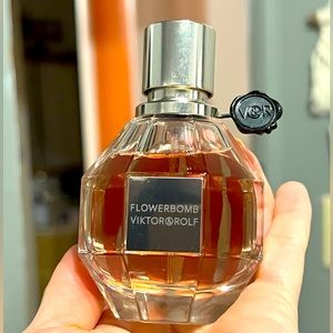 Flower bomb Eau De Parfum. 3.4oz